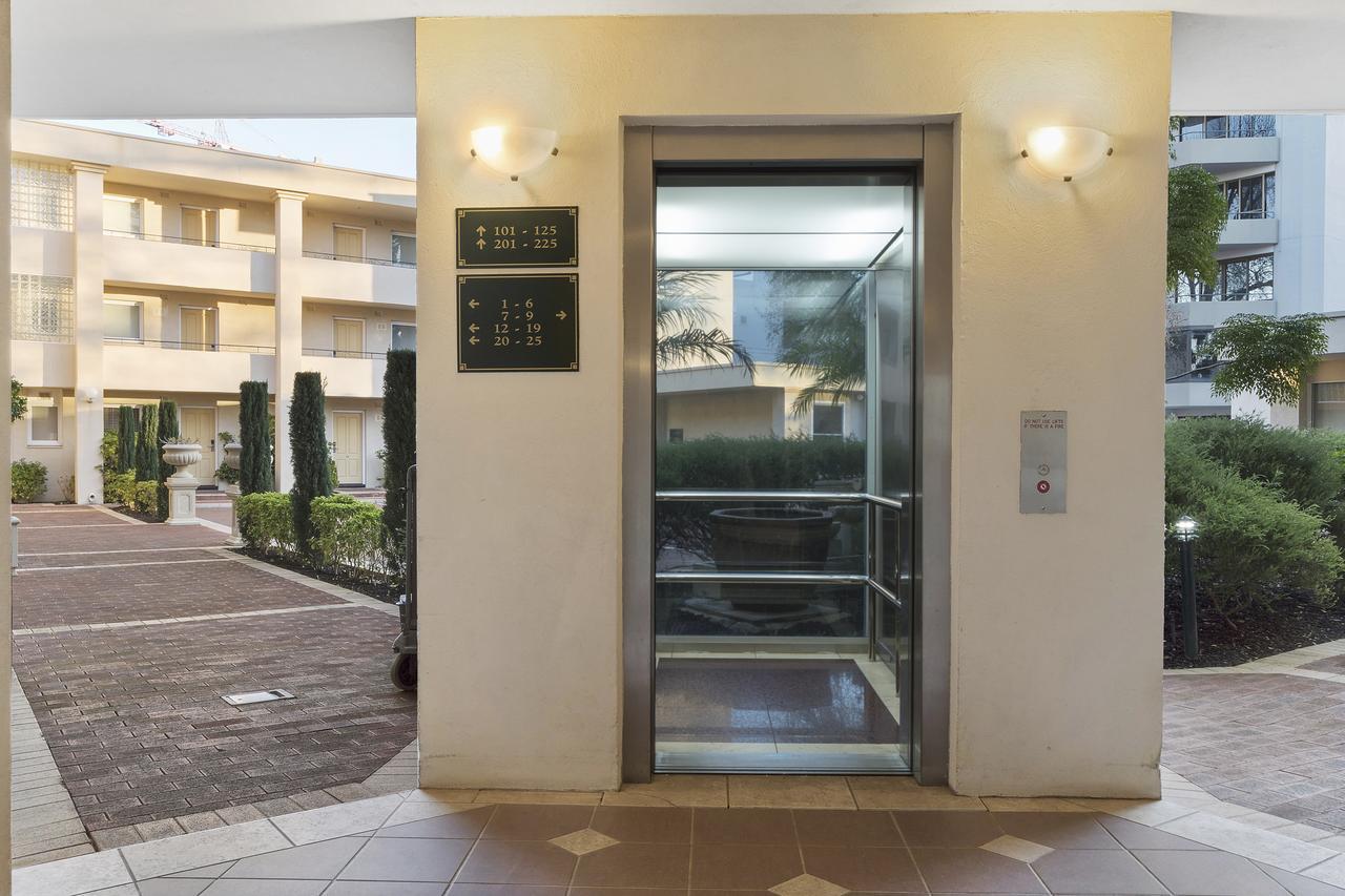 The Peninsula Riverside Serviced Apartments Perth Zewnętrze zdjęcie